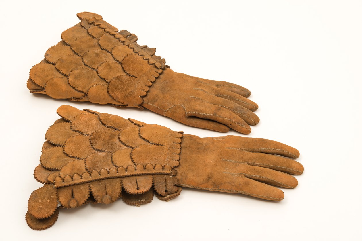Męskie pancerne rękawice, ok. 1600-50 (gruba, płowa skóra) autorstwa English School