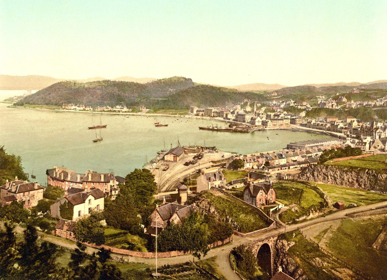 Oban (zdjęcie ręcznie kolorowane) autorstwa English School