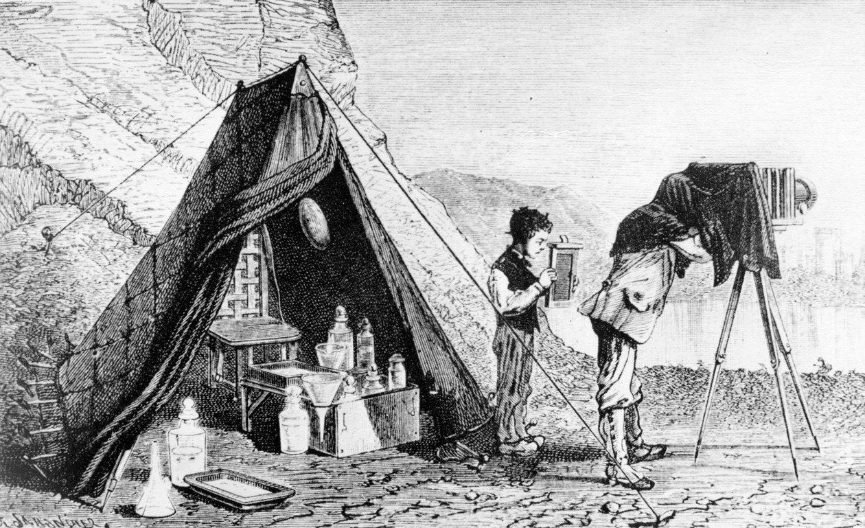 Fotografia poza pracownią przed wprowadzeniem suchych klisz fotograficznych, ok. 1870 r autorstwa English School