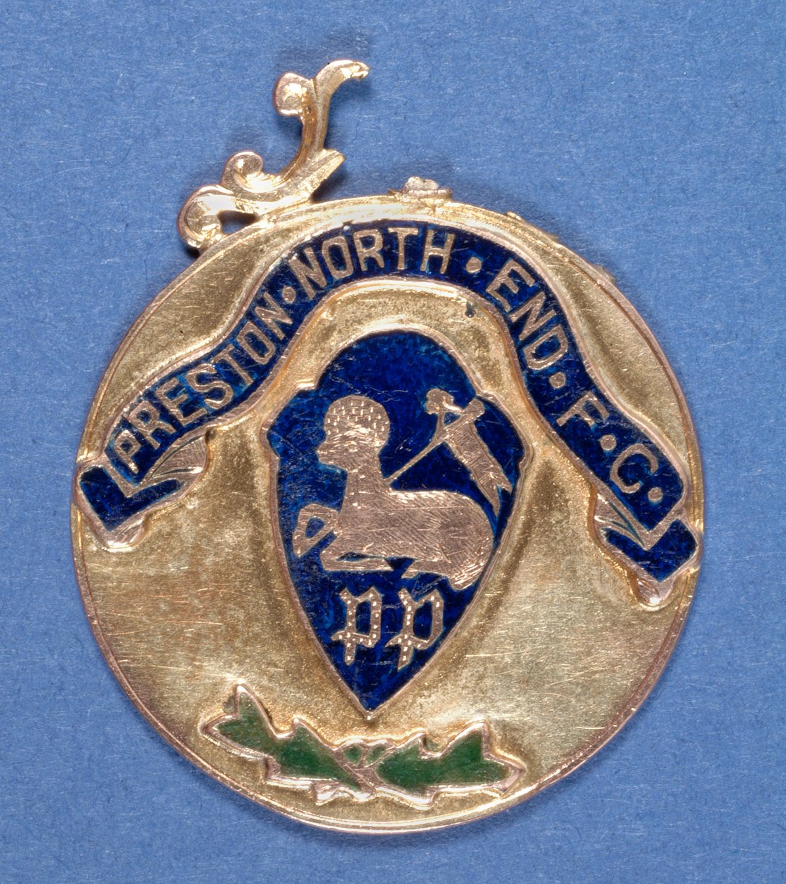 Medal klubu piłkarskiego Preston North End, 1897-98 (metal) (patrz również 315001) autorstwa English School