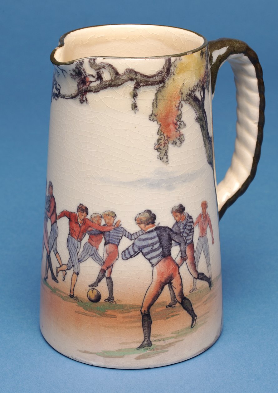 Dzbanek Royal Doulton ze starymi angielskimi scenami piłkarskimi (ceramiczny) autorstwa English School