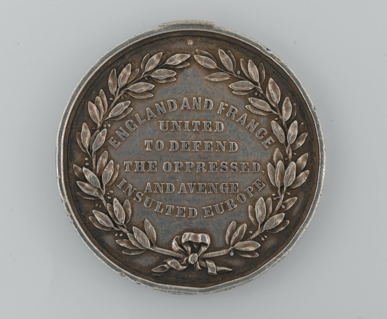 Srebrny medal Funduszu Patriotycznego upamiętniający sojusz Anglii i Francji 1854, przyznany przez burmistrza Dover, 1855 autorstwa English School