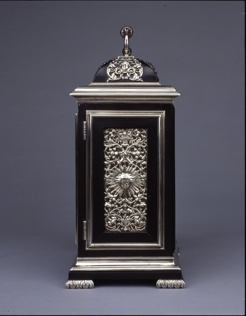 Barnard Tompion, Tompion and Banger, Londyn, nr 460, uderzający zegar na wsporniku, ok. 1708 autorstwa English School