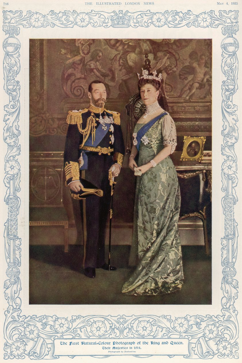 Pierwsze naturalne kolorowe zdjęcie króla Jerzego V (1865-1936) i królowej Marii (1867-1953) z 1914 r., reprodukowane w The Illustrated London News, 4 maja 1935 autorstwa English School