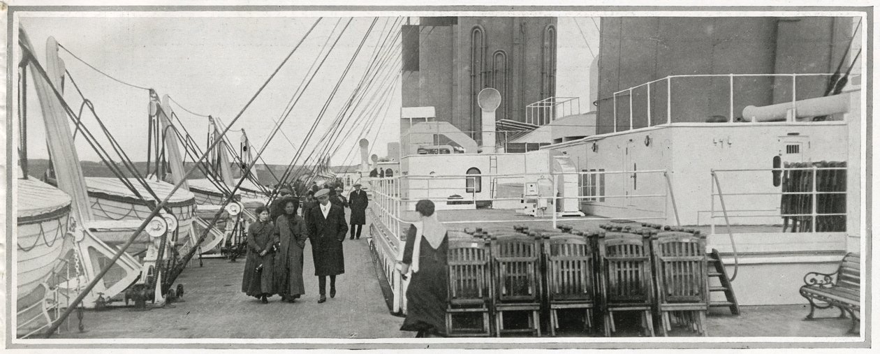 Pokład promenady na Titanicu, z „Sfery”, 20 kwietnia 1912 (lit) (detal 450874) autorstwa English School