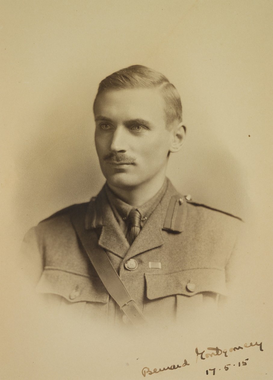 Wicehrabia Bernard Law Montgomery (1887-1976) jako major brygady 91. Brygady Piechoty, 17 maja 1915 autorstwa English School
