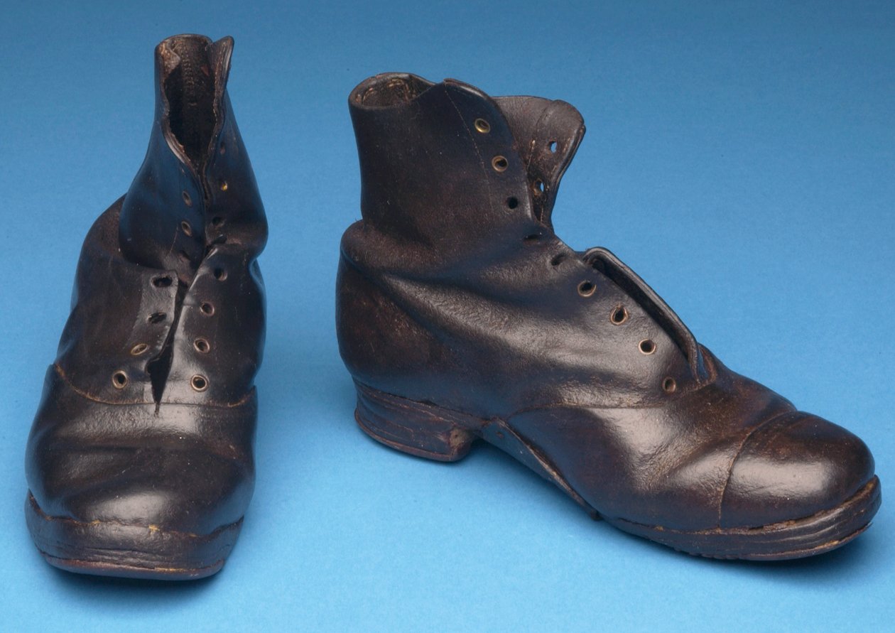 Buty robocze, ok. 1900 (skóra) autorstwa English School