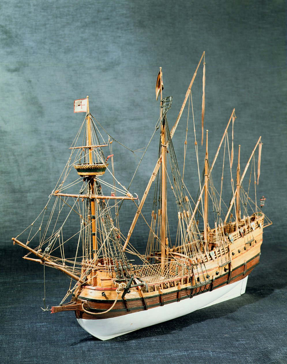 Rigged model portugalskiej karaweli z ok. 1535 (drewno) (patrz także 260974) autorstwa English School English School