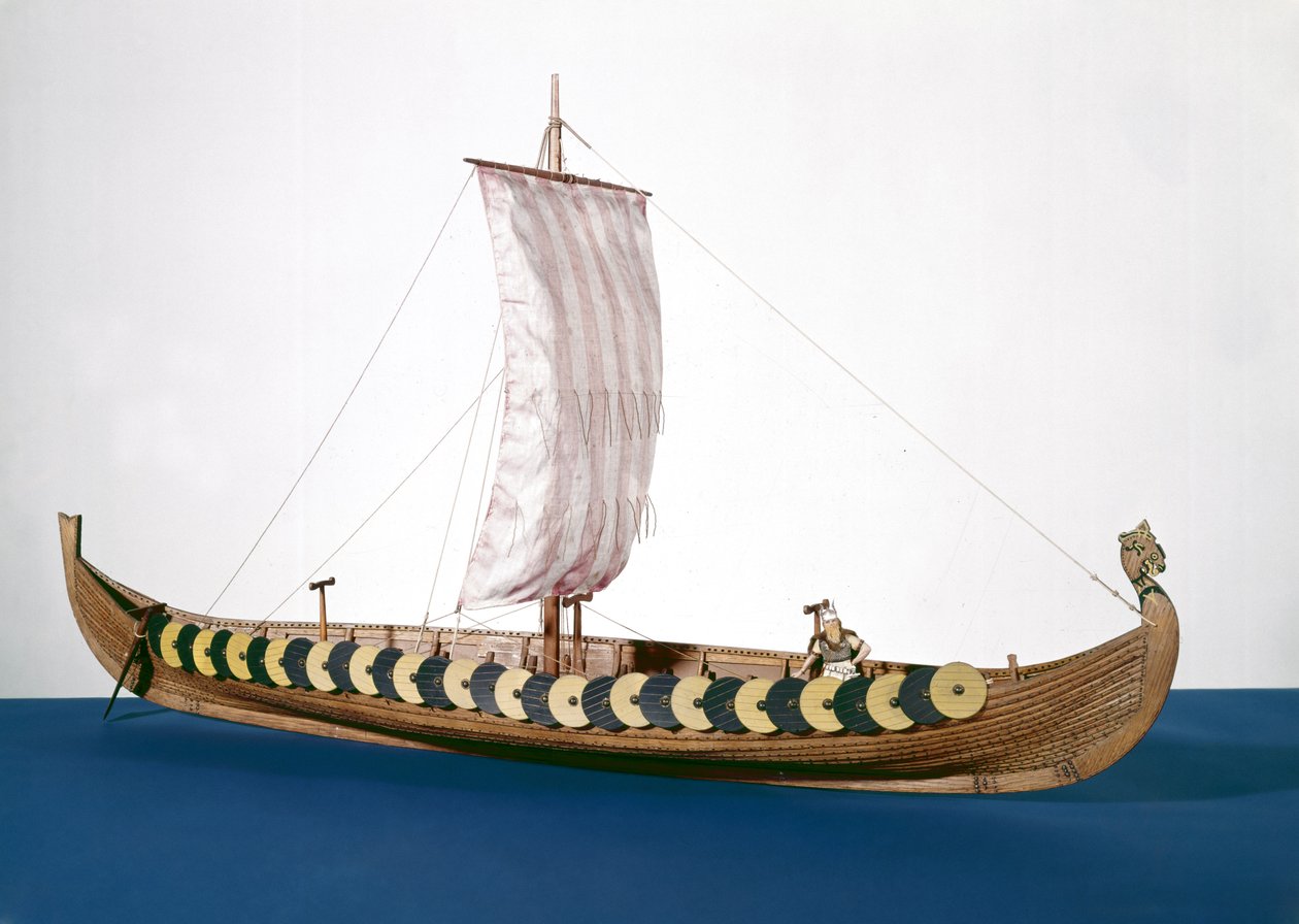 Rigged model statku Wikingów znaleziony w Gokstad w Norwegii w 1880 roku (drewno) autorstwa English School English School