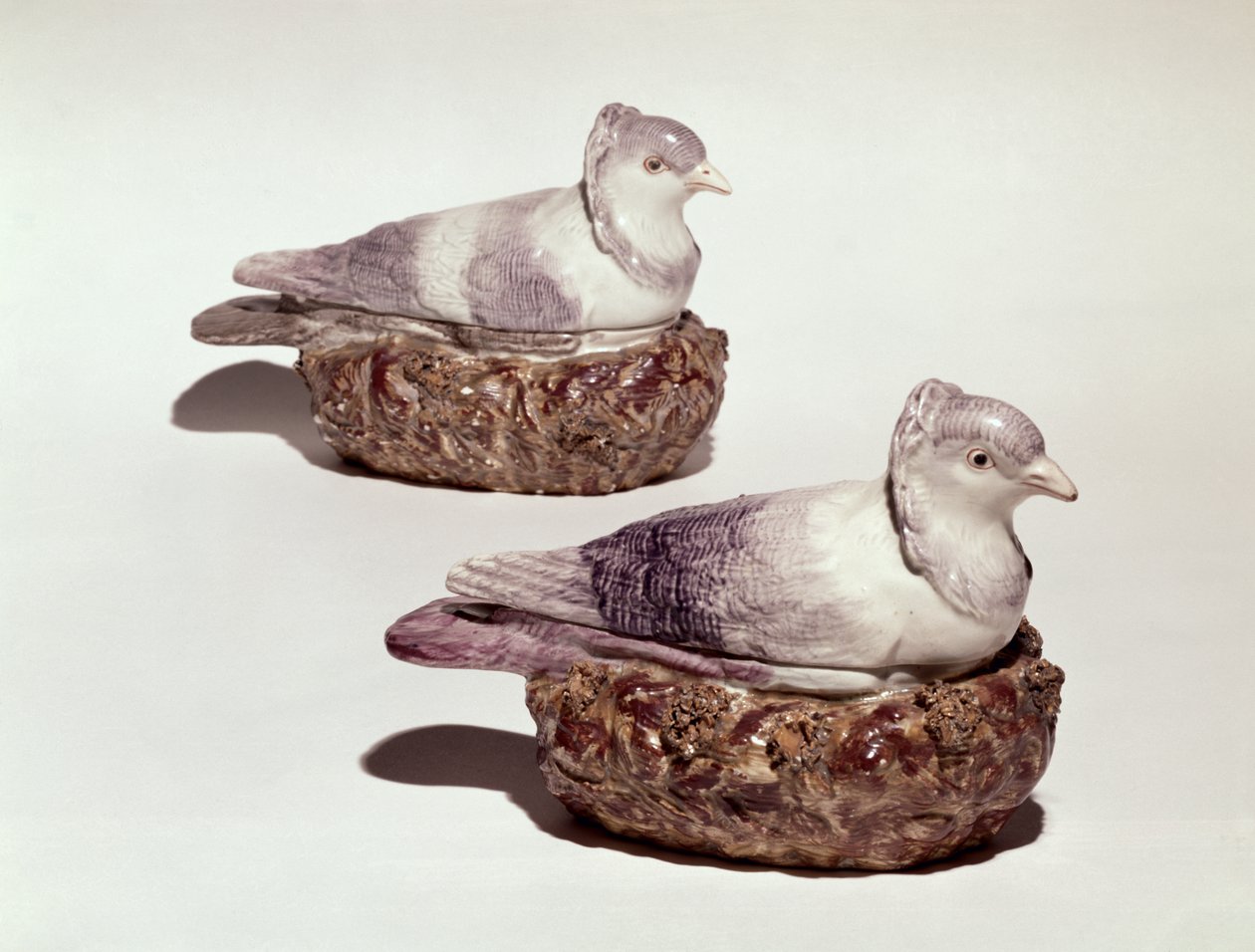 Para wazonów z ceramiki Staffordshire w formie gołębi, ok. 1790 (ceramika) autorstwa Enoch Wood