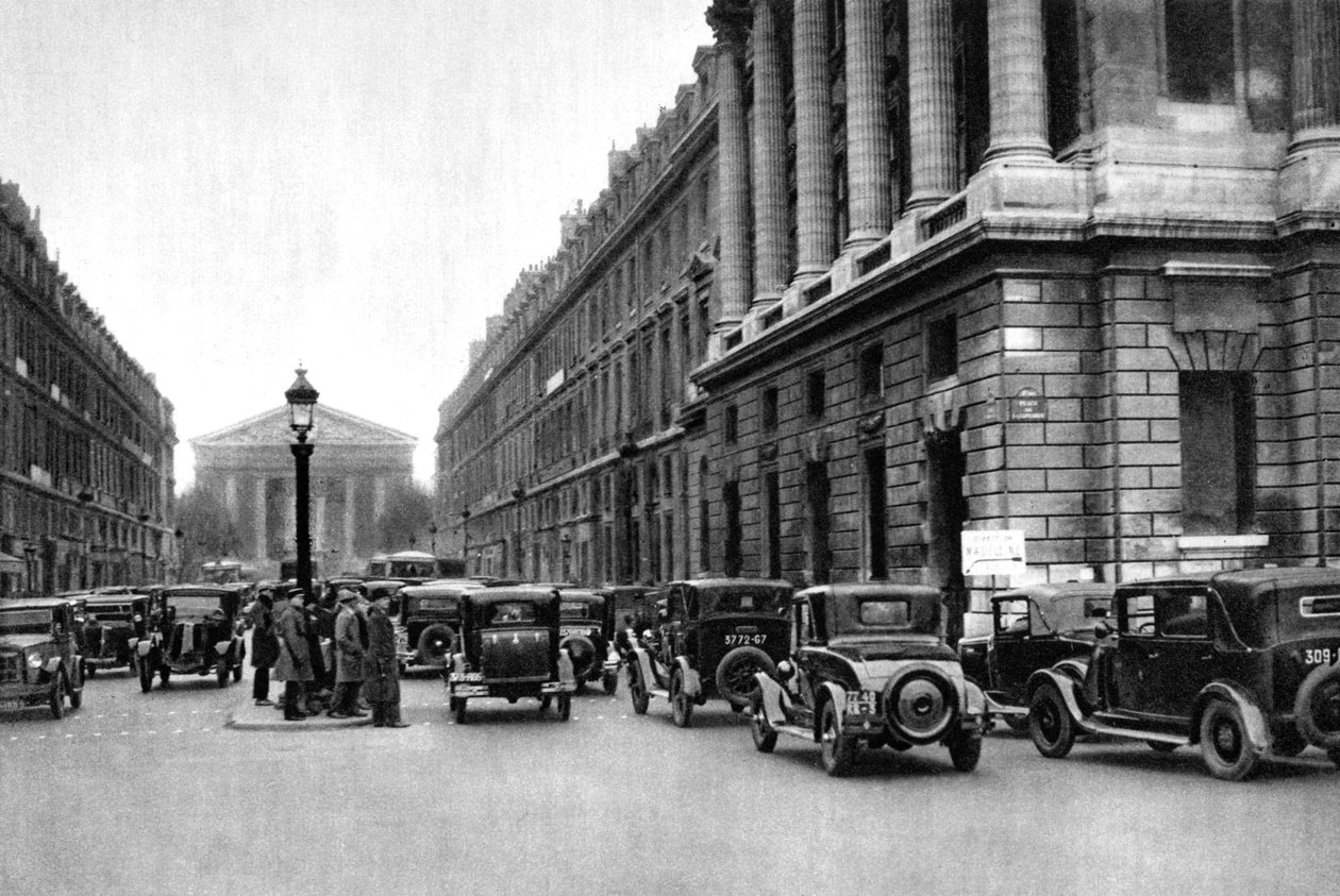 Wejście na Rue Royale z Magdaleną w oddali, Paryż, 1931 autorstwa Ernest Flammarion