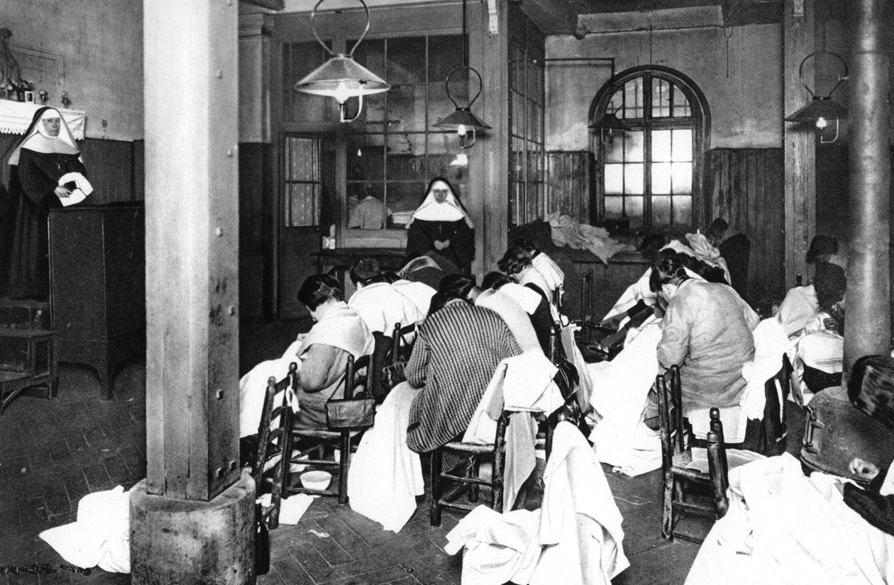 Pracownia w więzieniu dla kobiet Saint Lazare, Paryż, 1931. autorstwa Ernest Flammarion