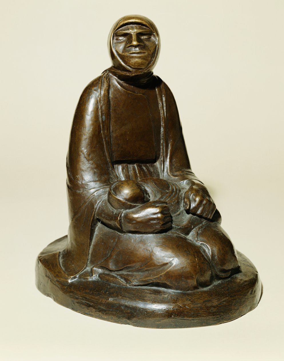 Żebraczka z dzieckiem (niewidomy żebrak z dzieckiem); Bettlerin mit Kind (Blinde Bettlerin mit Kind), poczęty w 1907 i odlany w 1930 (brąz z brązową patyną) autorstwa Ernst Barlach