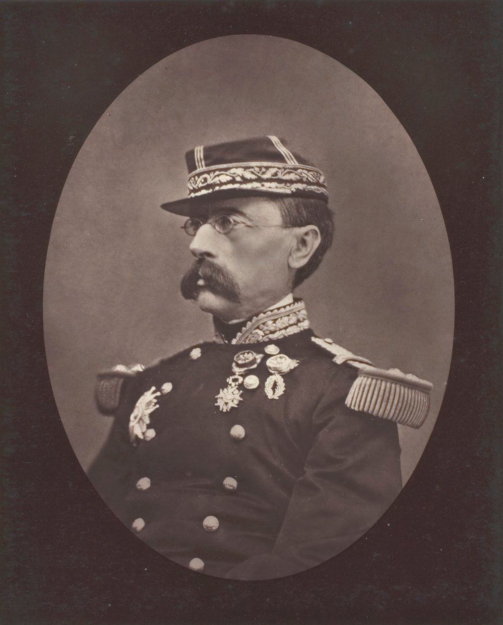 Louis-Léon-César Faidherbe, c. 1876. autorstwa Etienne Carjat
