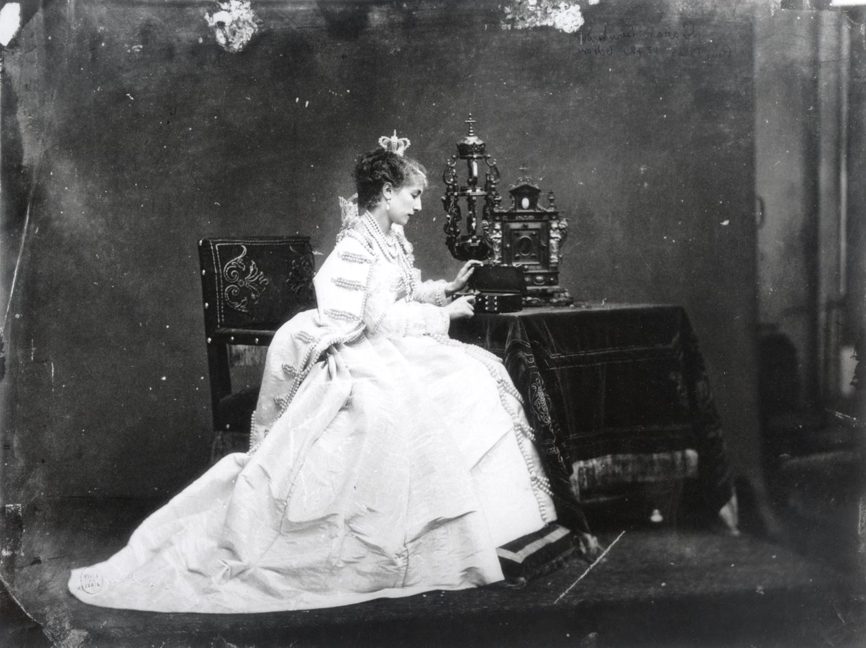 Sarah Bernhardt (1844-1923) w roli Marie de Neubourg w „Ruy Blas” Victora Hugo (1802-1885) c.1872 (zdjęcie czarno-białe) autorstwa Etienne Carjat