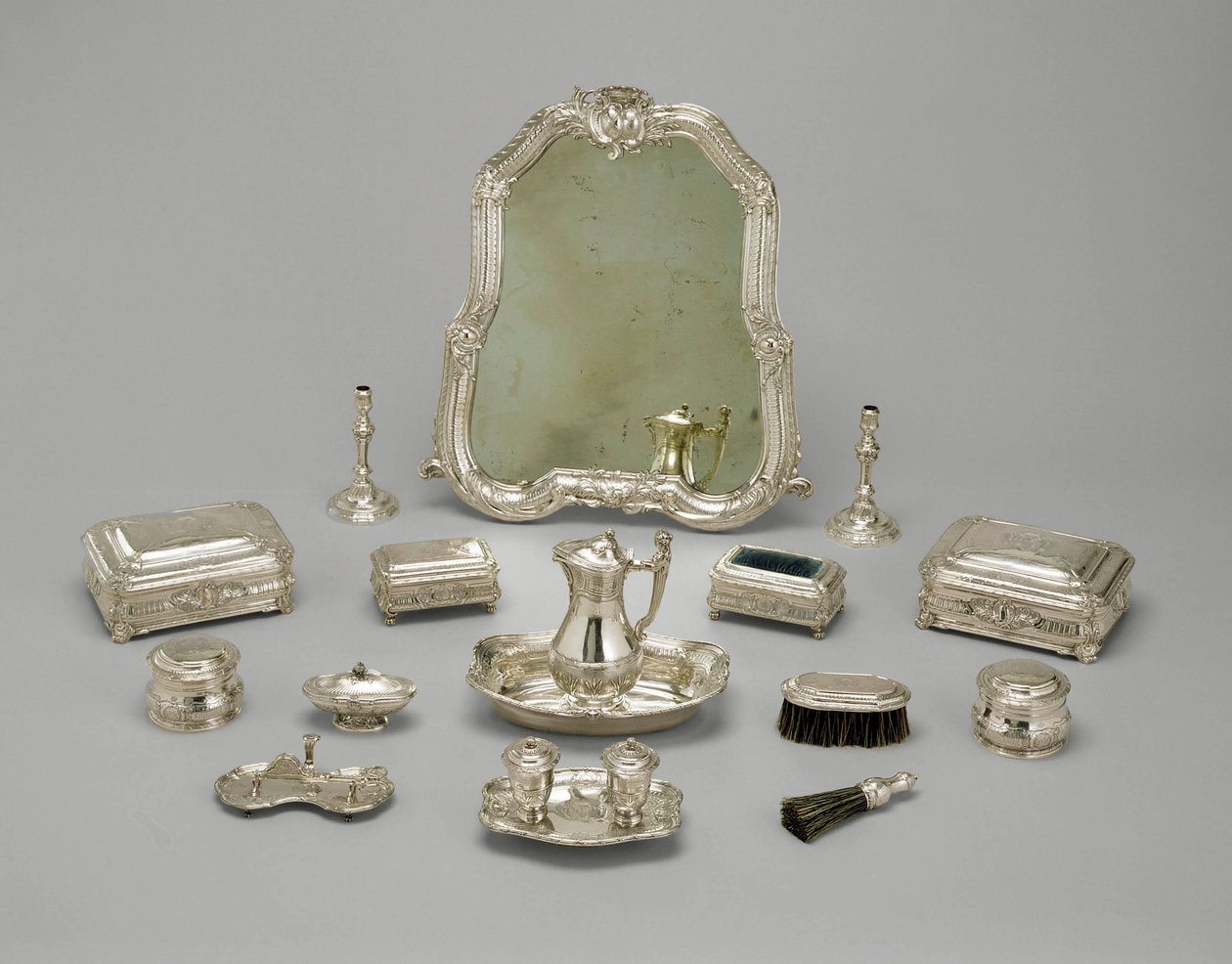 Serwis toaletowy, 1738-39 (srebrny) autorstwa Etienne Pollet