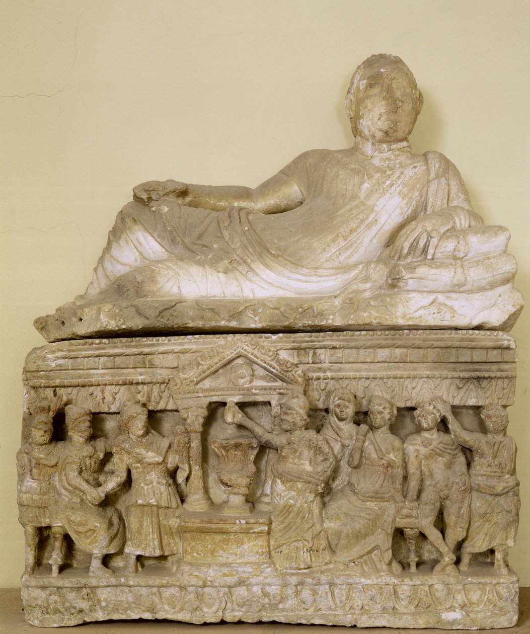 Urna pogrzebowa (alabaster) autorstwa Etruscan