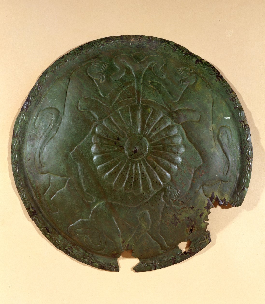 Dysk z wytłoczonymi dekoracjami z Cerveteri, Włochy (brąz) autorstwa Etruscan
