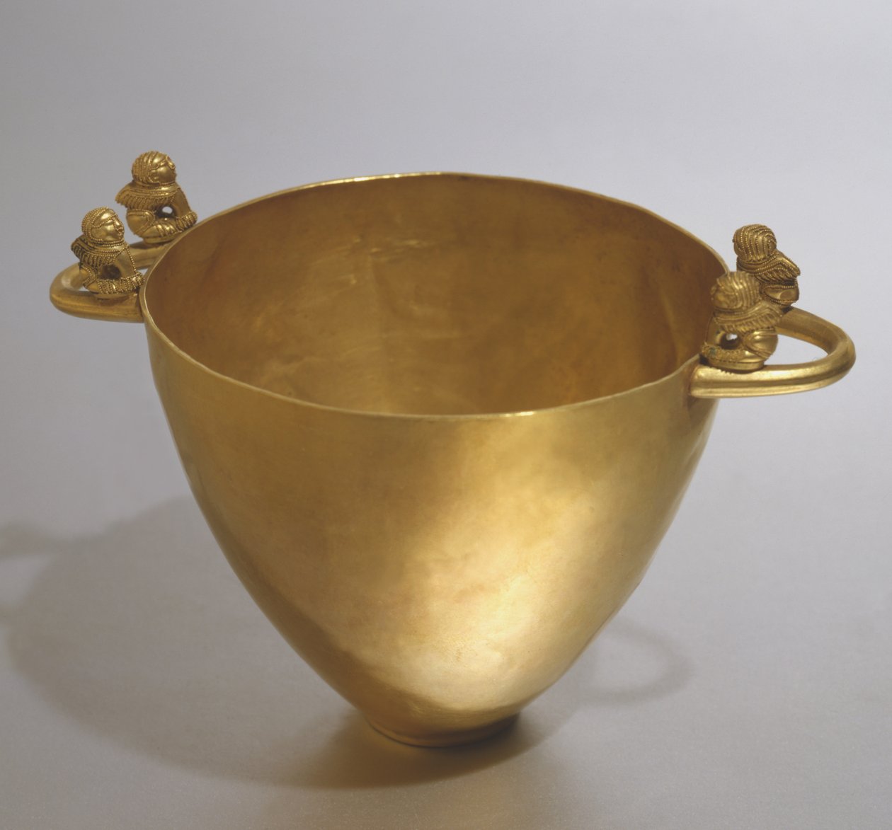 Skyphos z Palestriny (złoto) autorstwa Etruscan