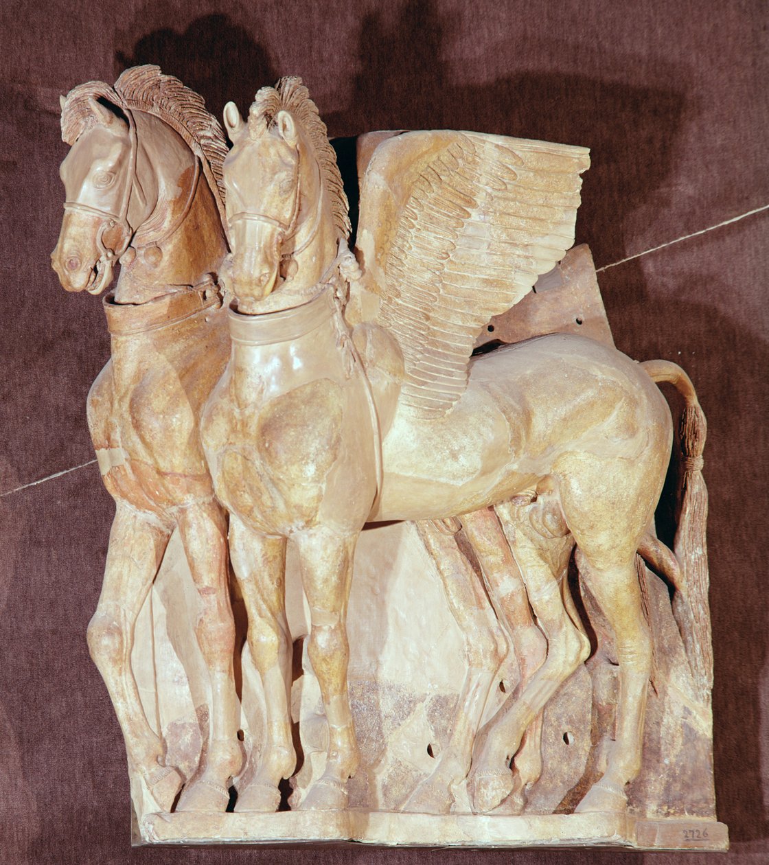 Dwa uskrzydlone konie z frontonu świątyni, IV-III w. p.n.e. autorstwa Etruscan