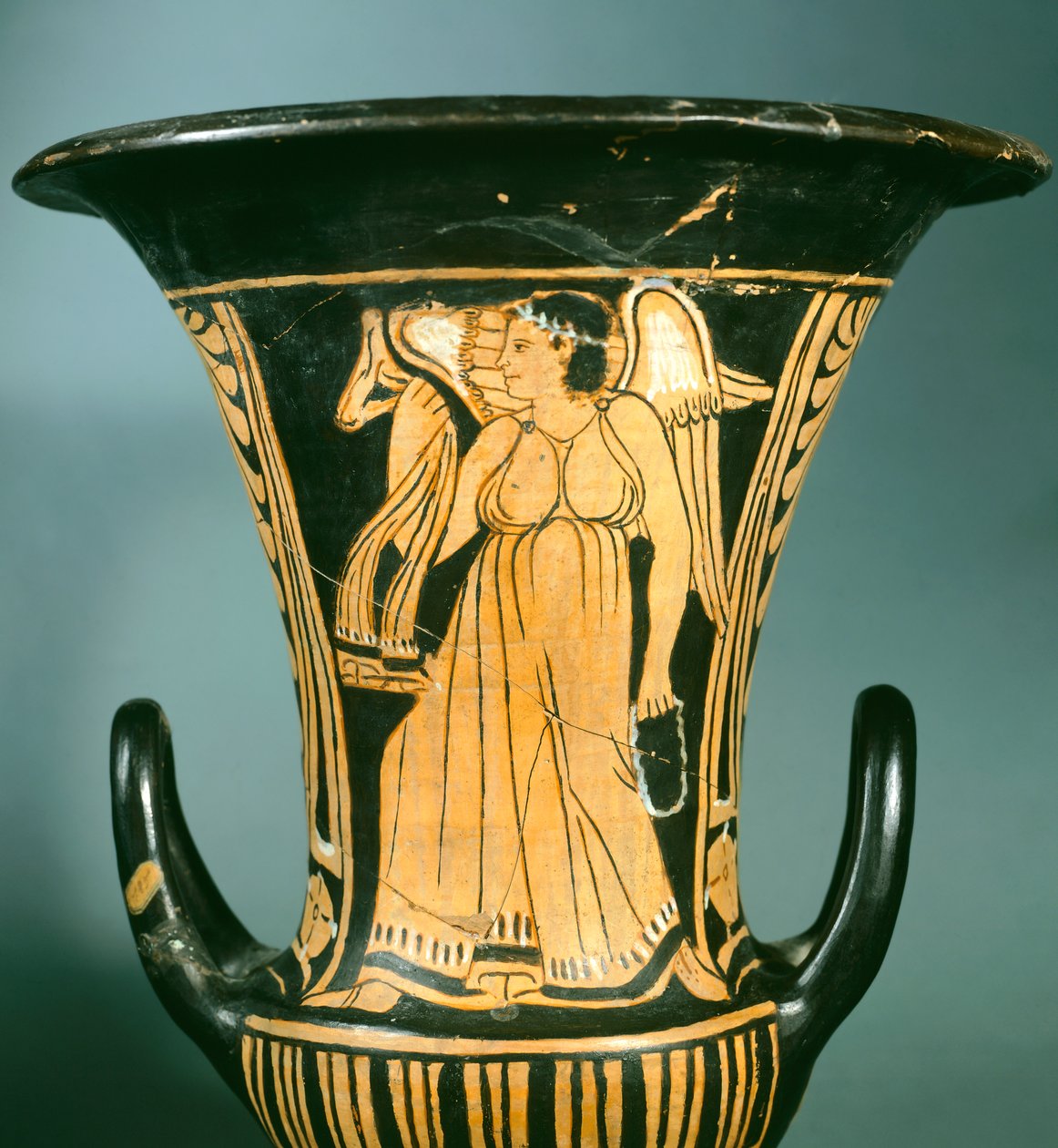 Calyx-krater (duży wazon) autorstwa Berkeley Painter przedstawiający uskrzydlonego ducha. Cywilizacja etruska, IV wiek p.n.e. autorstwa Etruscan