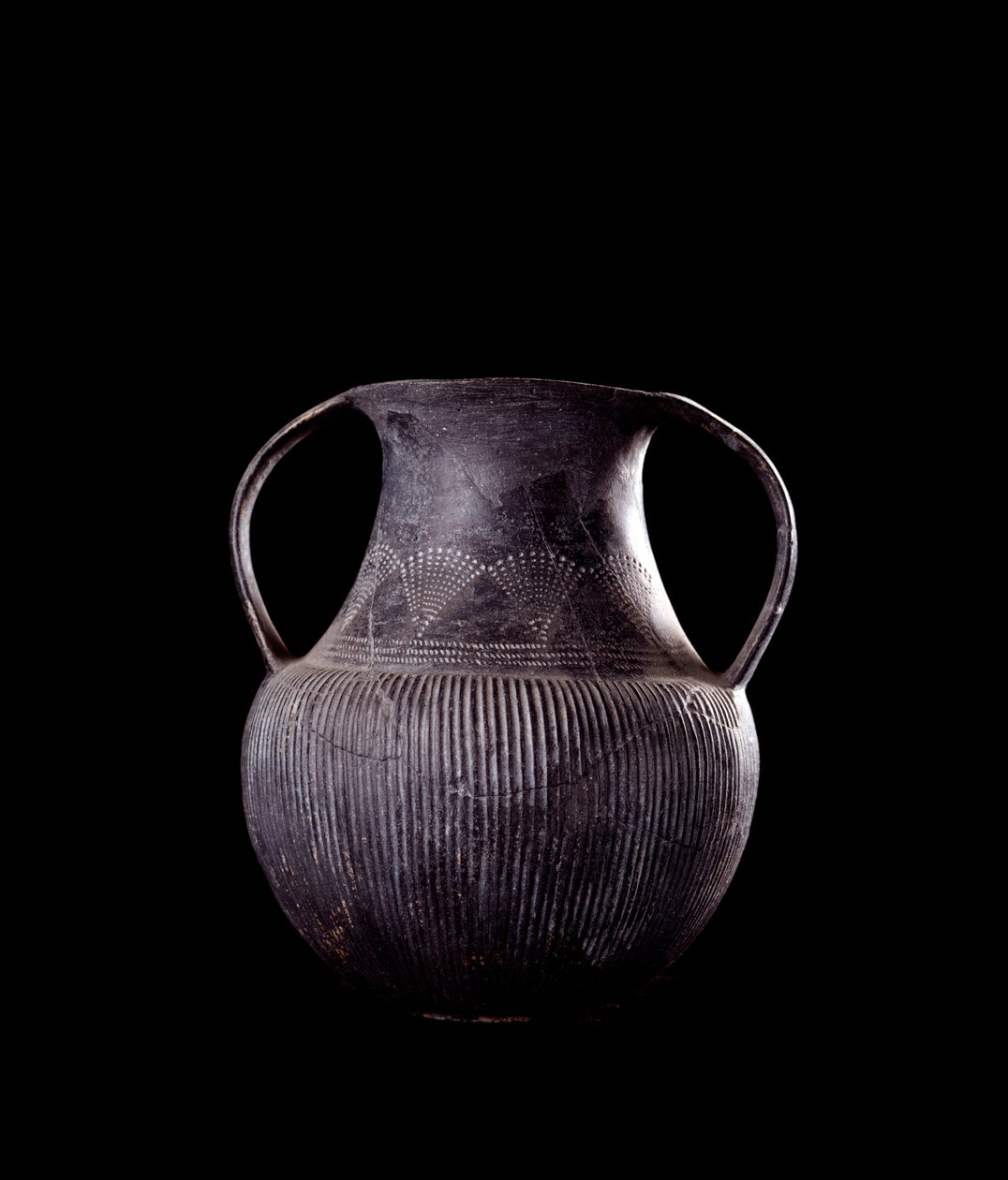 Cywilizacja etruska: czarna amfora bucchero, z Veio, nekropolia Monte Michele, Włochy - VII w. p.n.e. autorstwa Etruscan