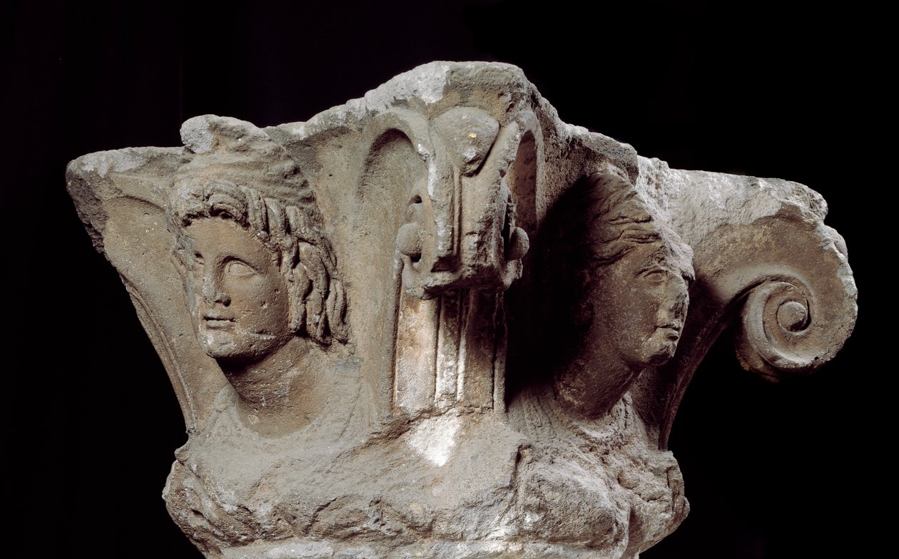 Cywilizacja etruska: zdobione kapitele kolumn z grobowca Campanari a Vulci we Włoszech. Koniec 4, początek III wieku p.n.e. Florencja, Muzeum Archeologiczne autorstwa Etruscan