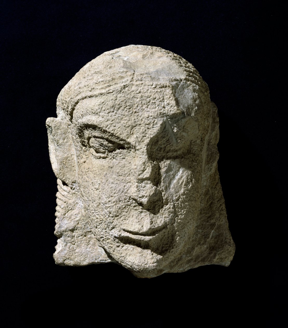 Cywilizacja etruska: głowa kobiety z wapienia. ok. 650 r. p.n.e. Z kurhanu Pietrera di Vetulonia. Florencja, Muzeum Archeologiczne autorstwa Etruscan
