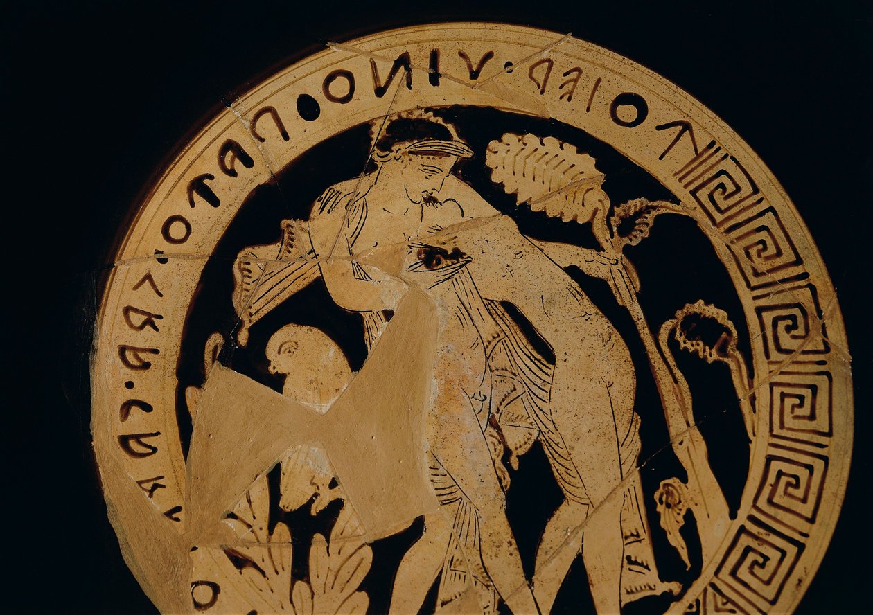 Włochy, Lazio, Civita Castellana, kylix z czerwoną figurą (ceramika do wina) przedstawiający młodych ludzi obejmujących się, z napisem (w języku faliscańskim) zachęcającym do picia, ok. 350 p.n.e. autorstwa Etruscan