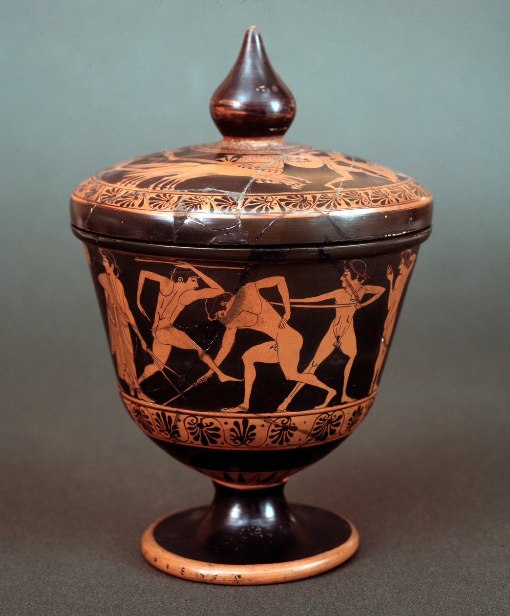 Pyxis z przedstawieniem sceny z palestry, terakota, 520-500 pne autorstwa Etruscan