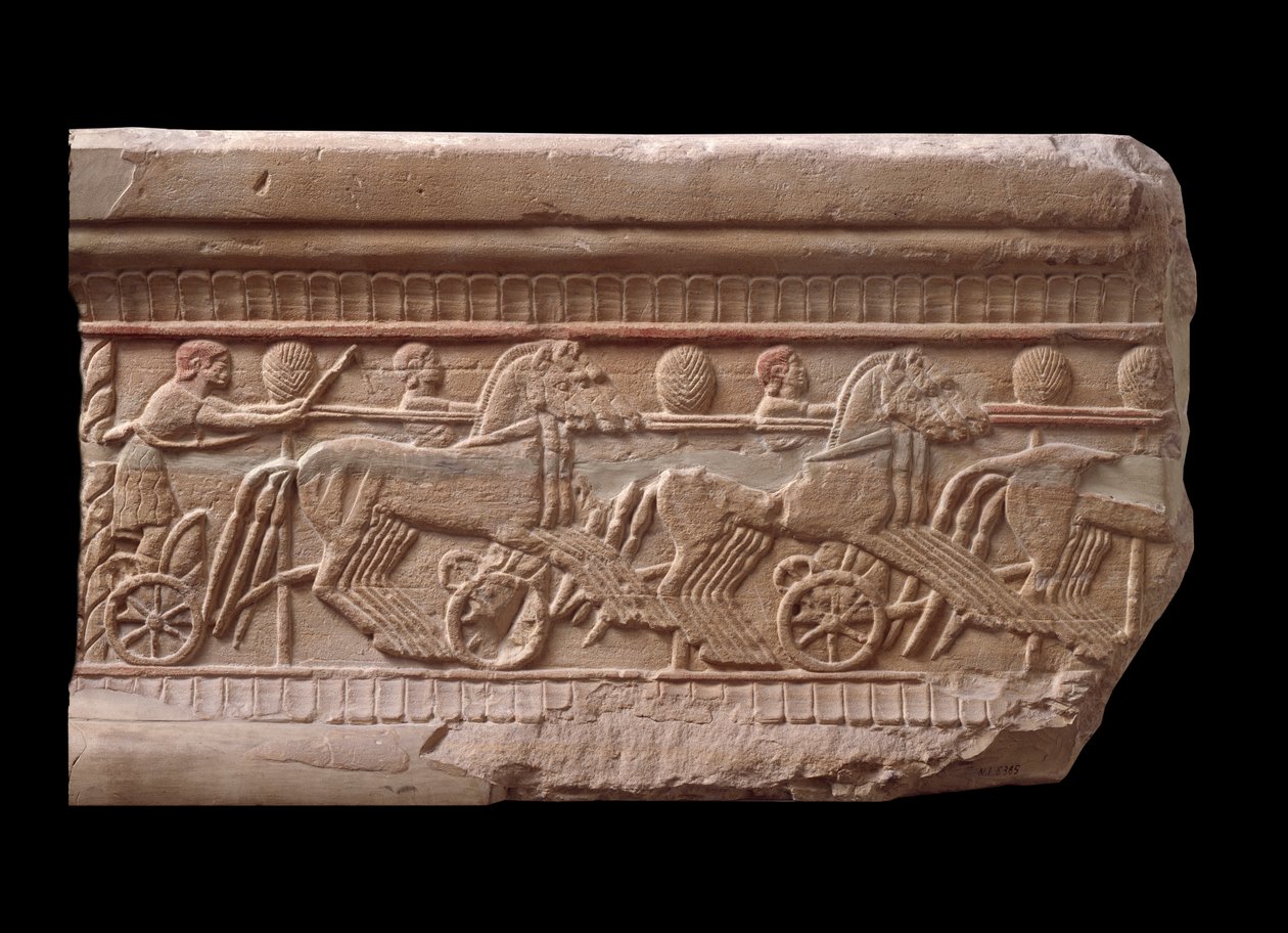 Płaskorzeźba z wyścigiem rydwanów z marmurowego kamienia milowego w Chiusi, Włochy, VI wiek pne autorstwa Etruscan