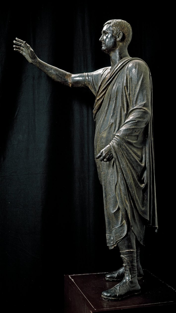 Rzymska sztuka etruska: brązowy posąg Aulo Metello zwany Harangueur - 80 pne, Z Pila koło Perugii, Dim. 179 cm - Florencja, Museo Archeologico - Portret Aule Metele (Aulus Metellus) znanego również jako Orator (L