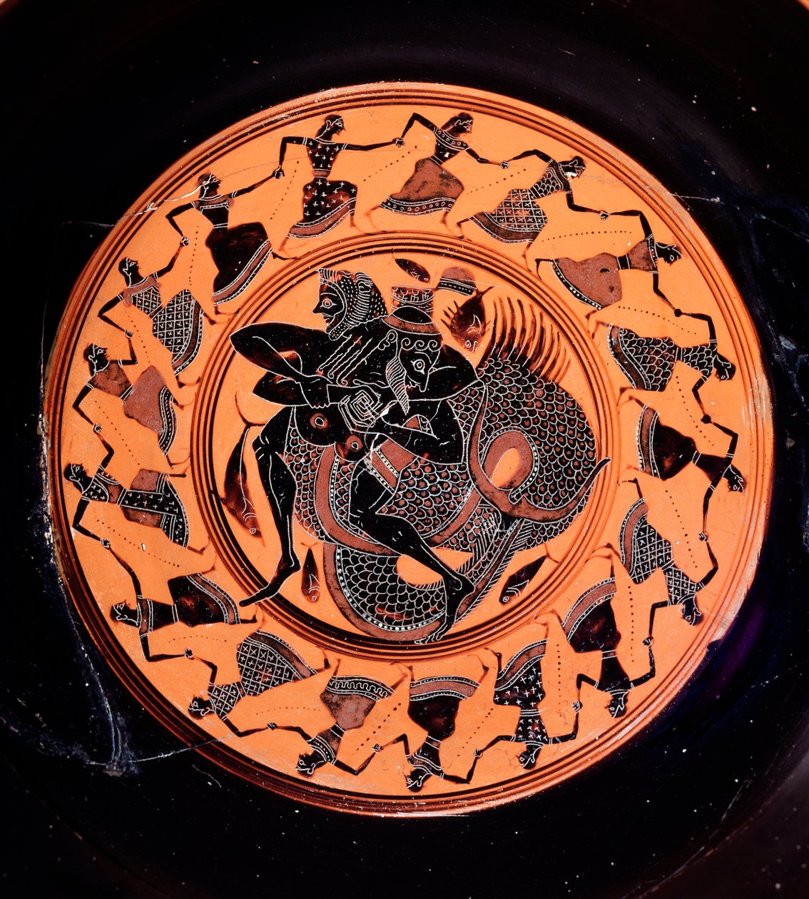 Terakotowy kylix przedstawiający Herkulesa walczącego z Trytonem w otoczeniu siedemnastu tańczących Nereidów, VI w. p.n.e. autorstwa Etruscan