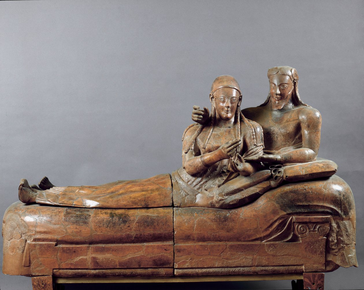 Rzeźbiona grupa panny młodej (sarkofag z terakoty z Cerveteri. VI w. p.n.e.) autorstwa Etruscan