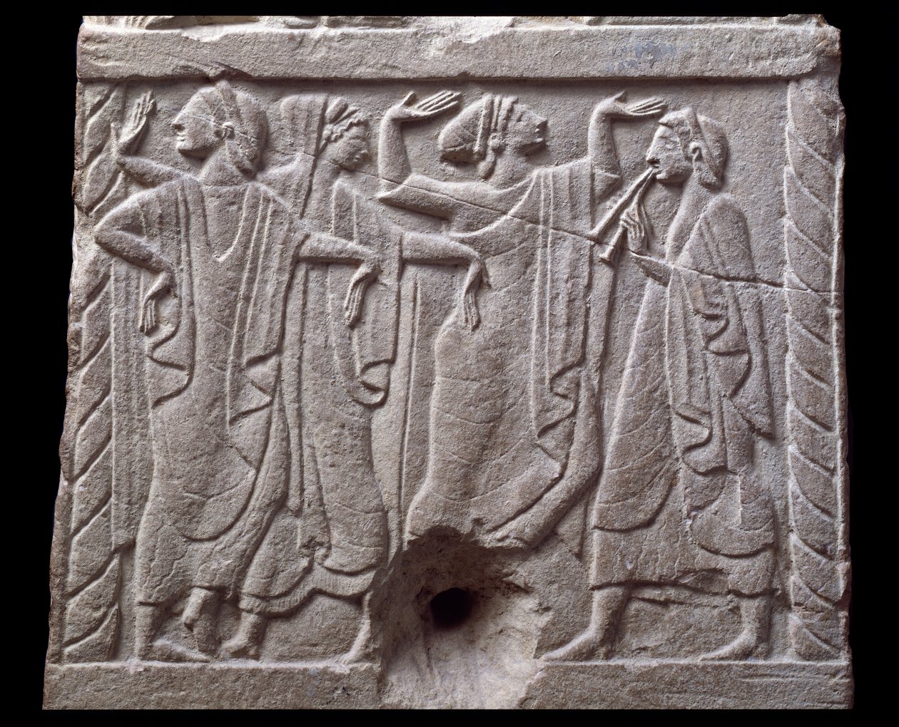 Relief z tancerzami z marmurowego kamienia milowego Chiusi, Włochy, VI wiek pne autorstwa Etruscan Etruscan