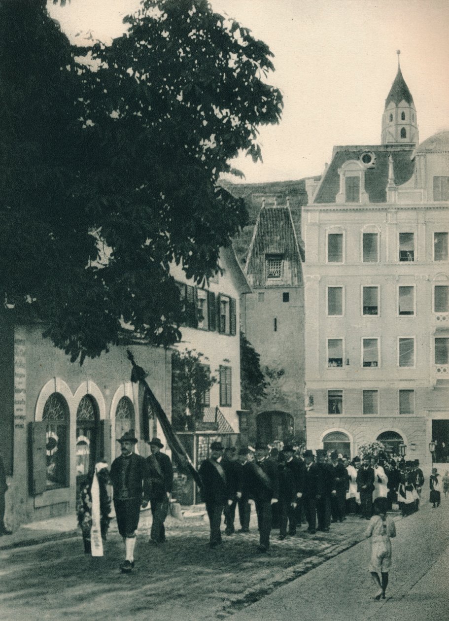 Procesja pogrzebowa, Merano, Południowy Tyrol, Włochy, 1927 autorstwa Eugen Poppel