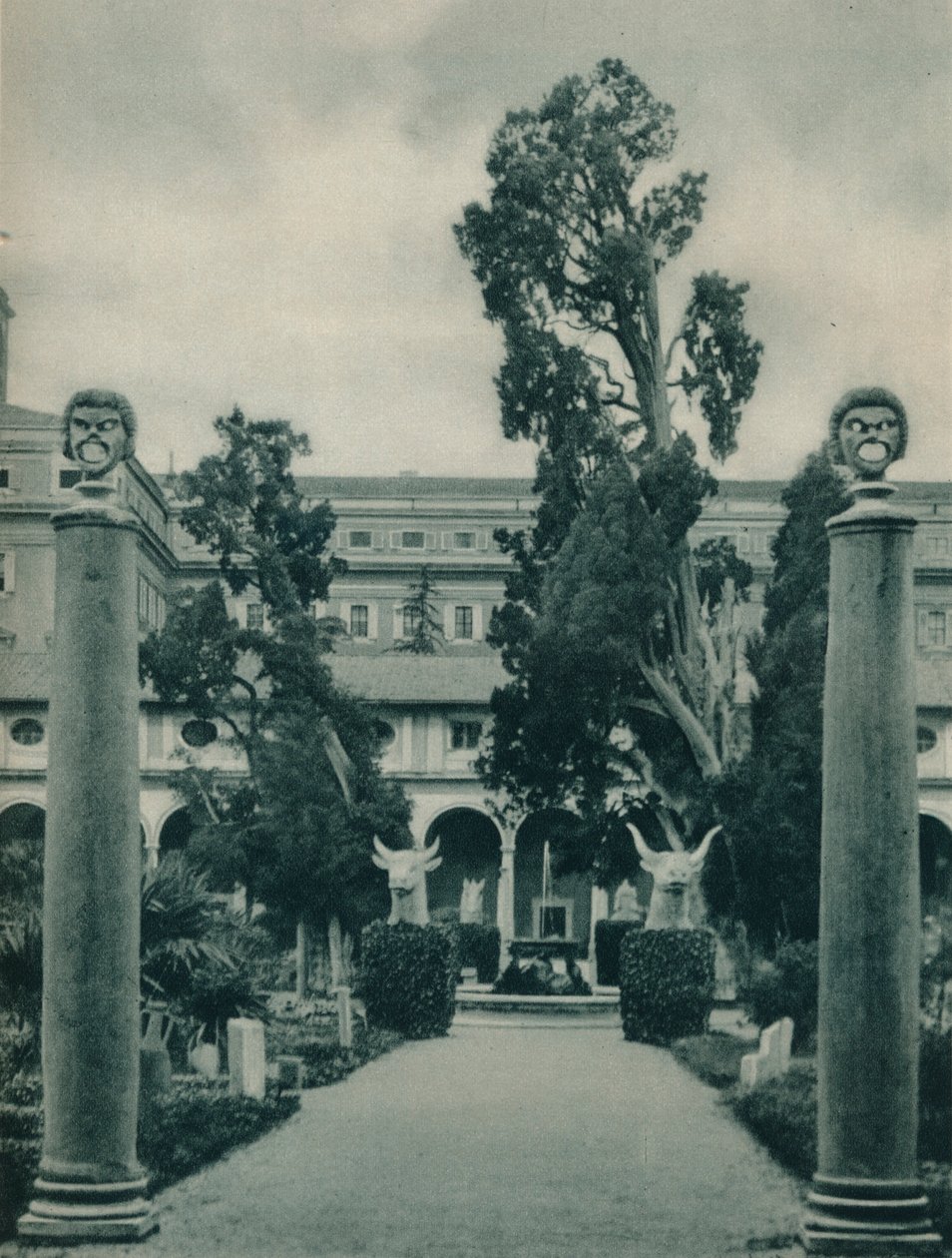 Ogród w Muzeum Łaźni Dioklecjana, Rzym, Włochy, 1927 autorstwa Eugen Poppel