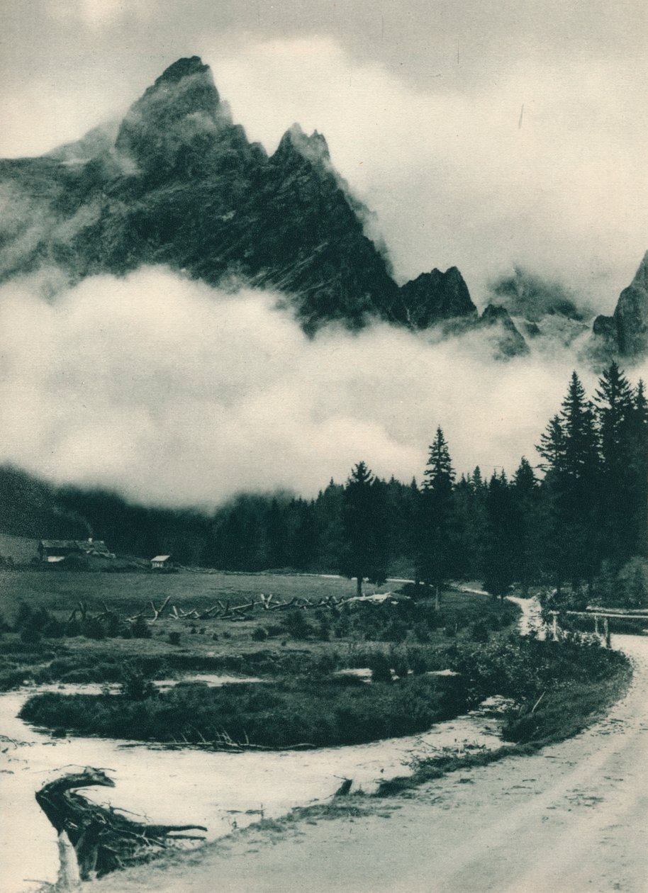 Pala Group w chmurach, San Martino di Castrozza, Dolomity, Włochy, 1927 autorstwa Eugen Poppel
