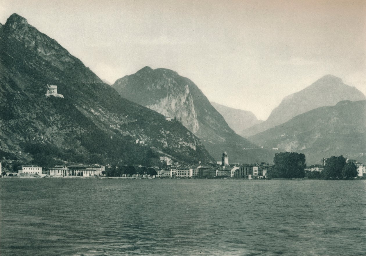 Riva del Garda z jeziora Garda, Włochy, 1927 autorstwa Eugen Poppel