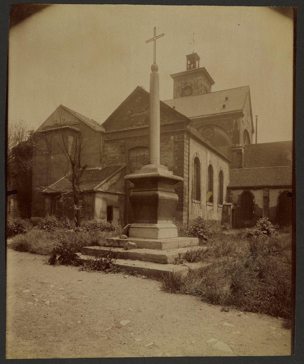 Dawny cmentarz Sainte-Marguerite, Rue Saint-Bernard autorstwa Eugène Atget