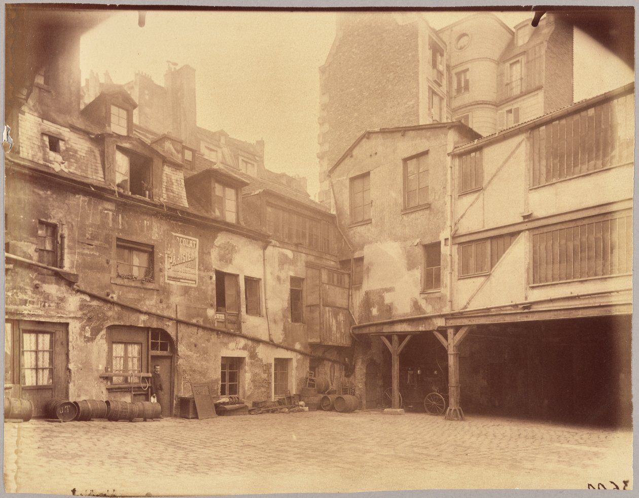 Zajazd Biały Koń, rue Mazet 5 autorstwa Eugène Atget