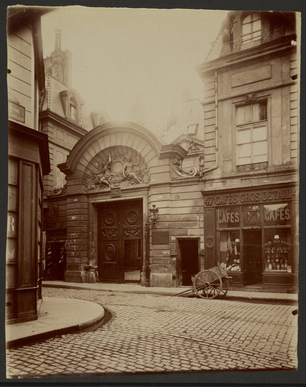 Wejście do prywatnego pałacyku, Rue Vieille du Temple 47 autorstwa Eugène Atget