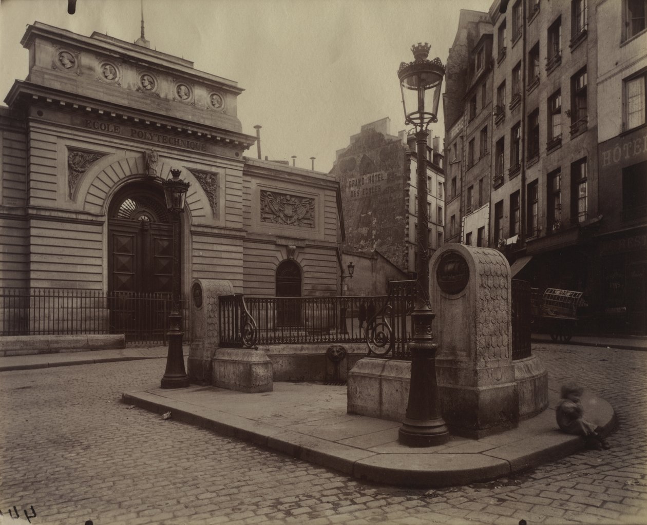 Fontanna Politechniki Ecole autorstwa Eugène Atget