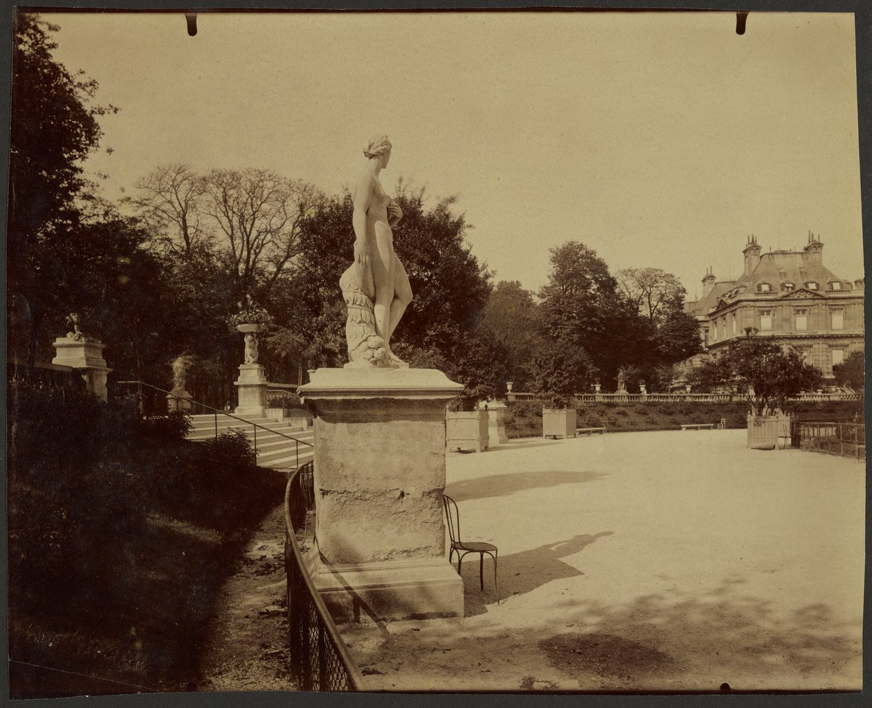 Ogród Luksemburski autorstwa Eugène Atget