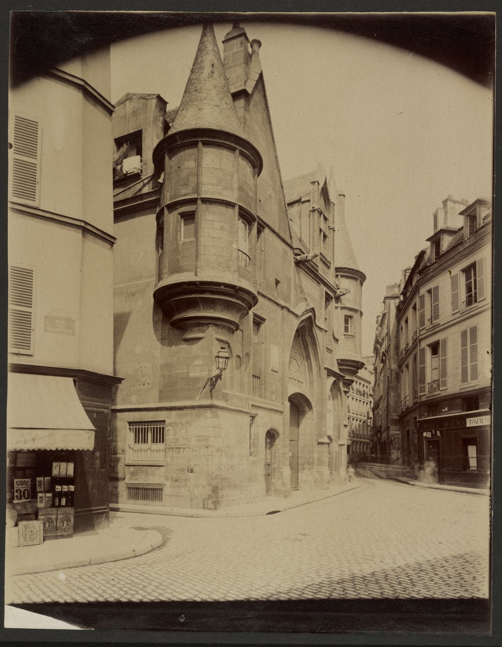 [Hôtel de Sens, obecnie Bibliothèque Forney] [rue du Riguier, 4. dzielnica] autorstwa Eugène Atget