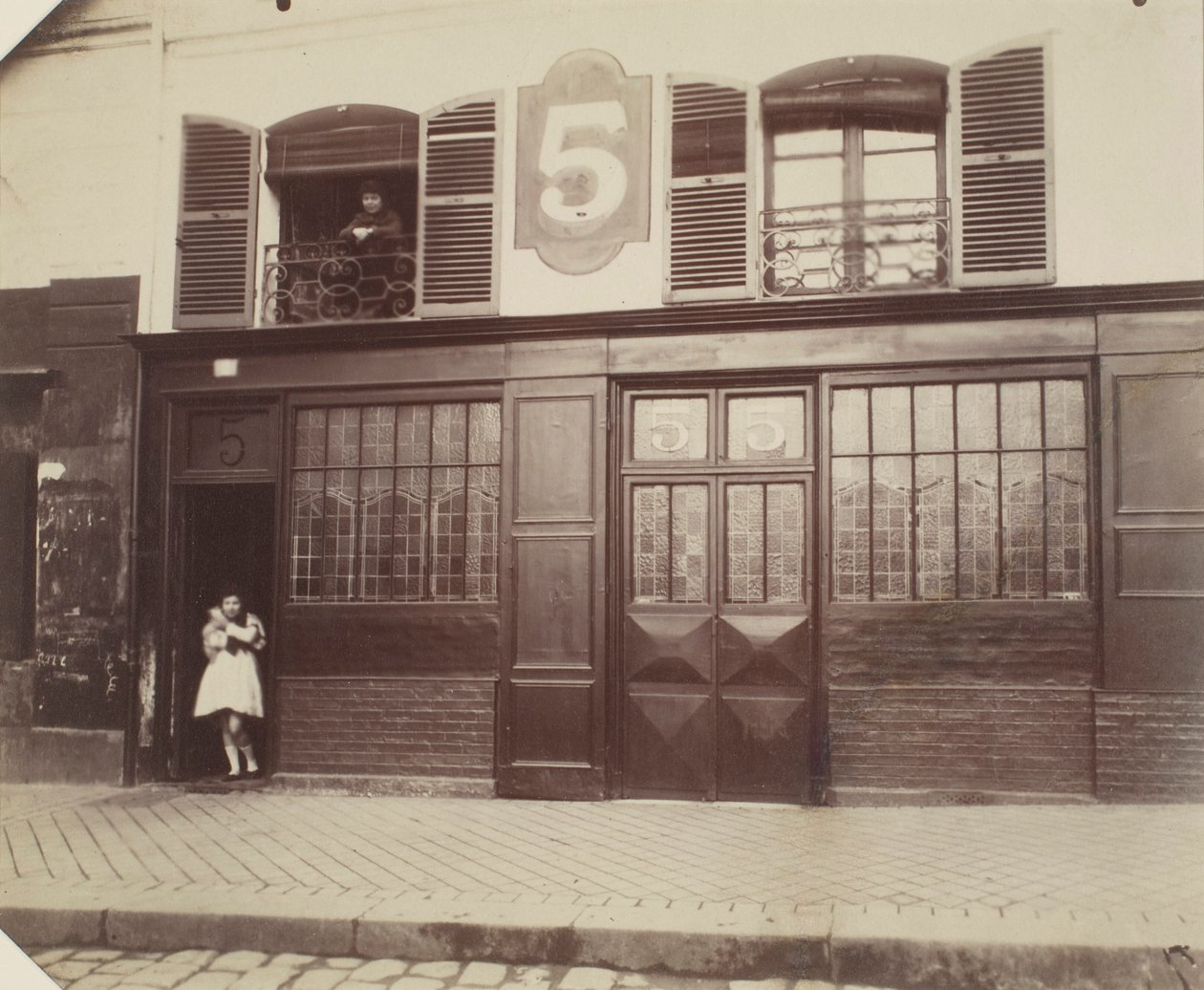 Dom w Wersalu autorstwa Eugène Atget