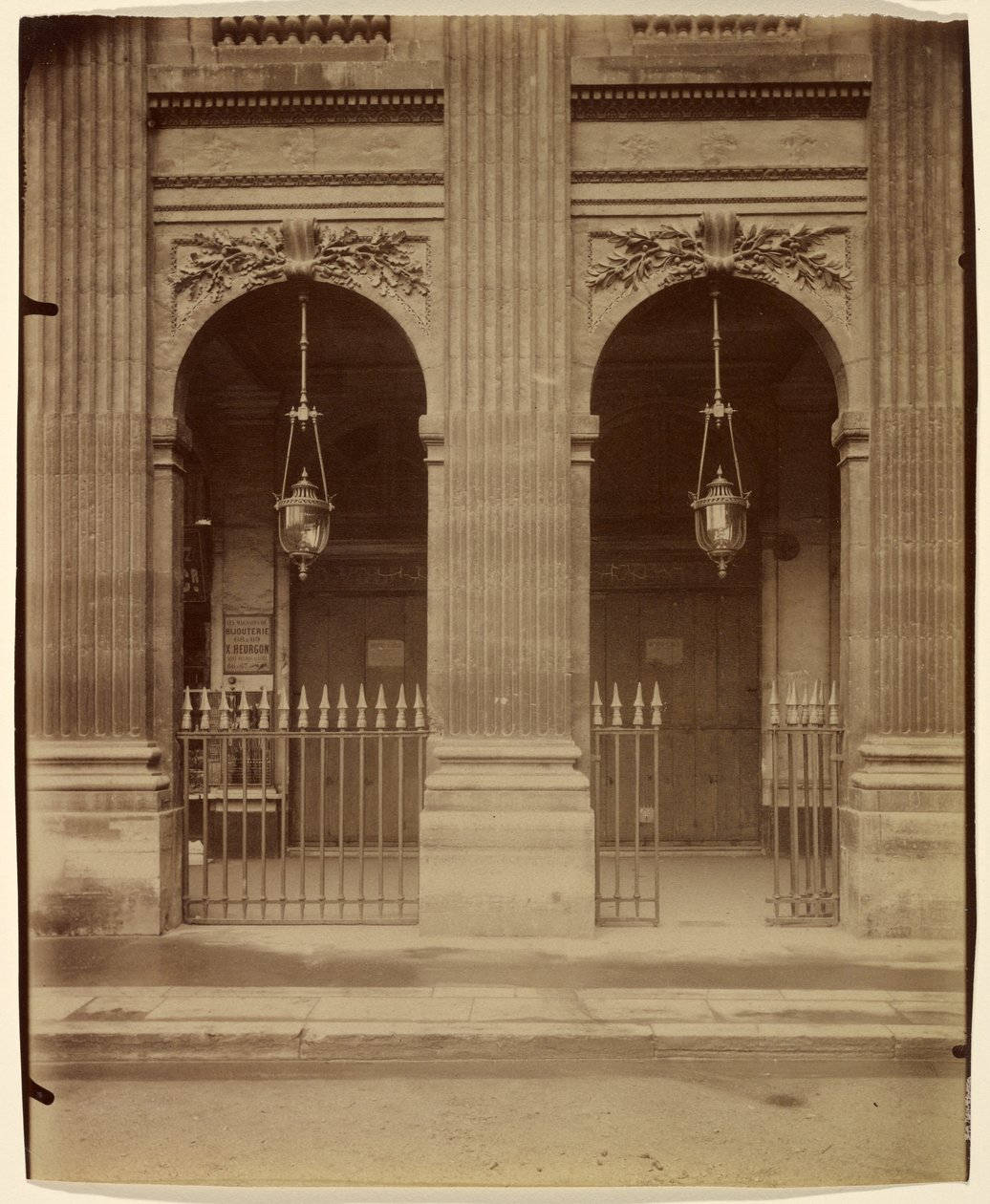 Palais-Royal autorstwa Eugène Atget
