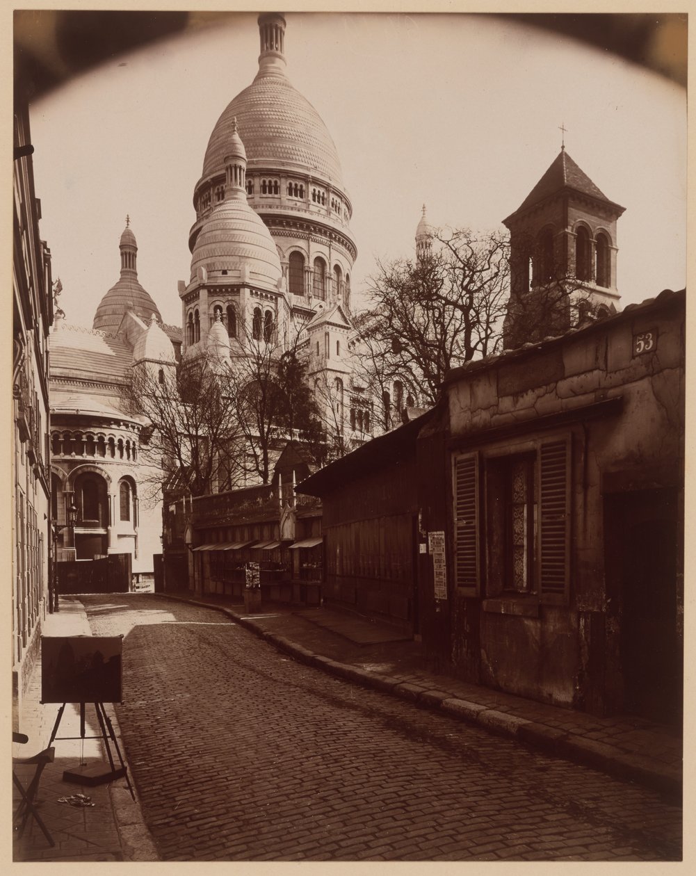 Rue du Chevalier de la Barre autorstwa Eugène Atget