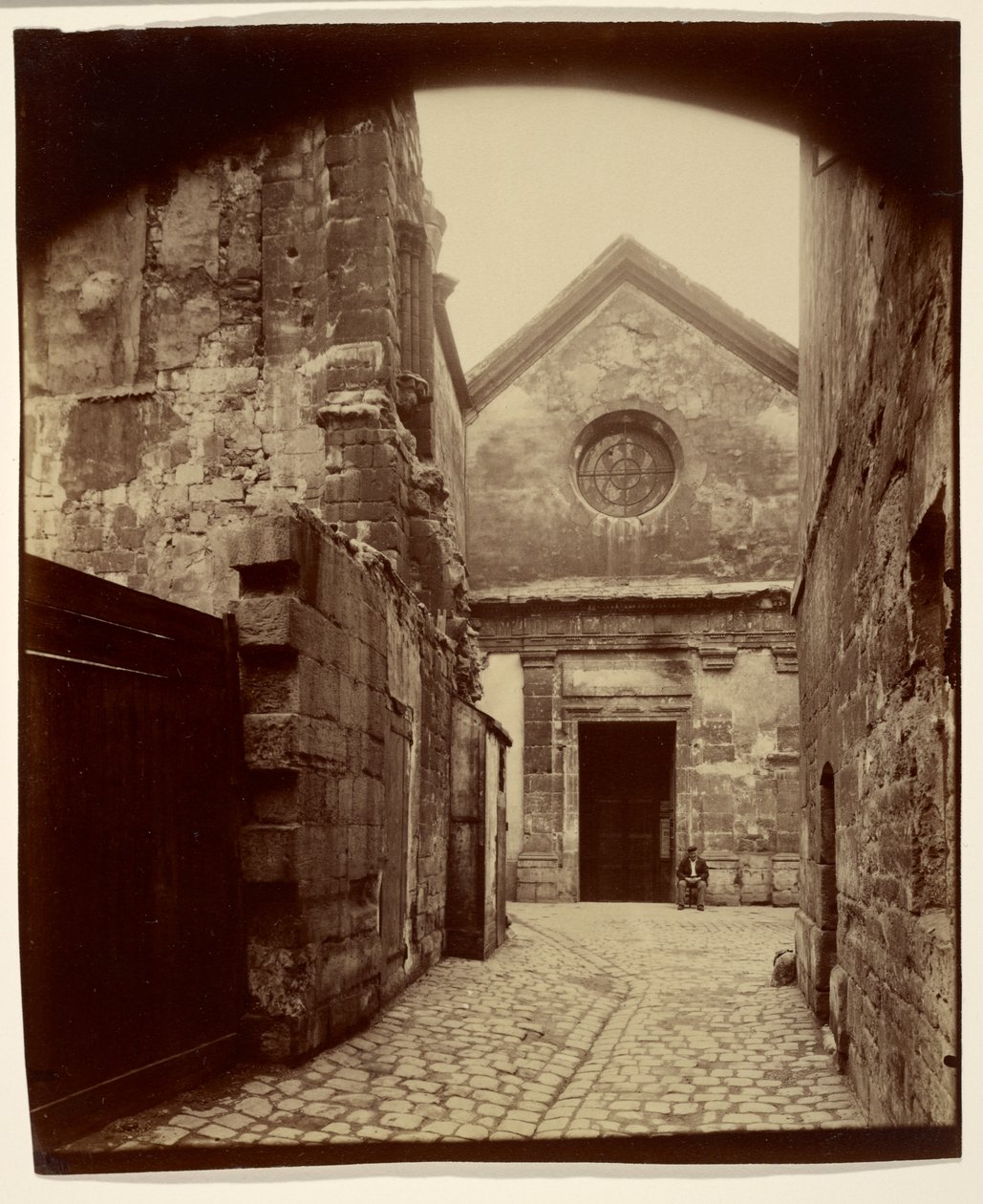 Portal kościoła Saint-Julien-le-Pauvre autorstwa Eugène Atget