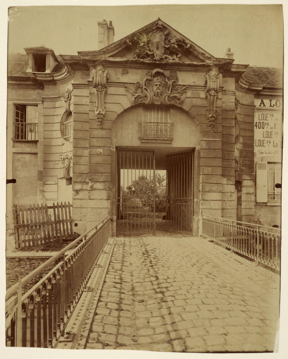 Stains, dawne pied-à-terre książąt Orleanu autorstwa Eugène Atget